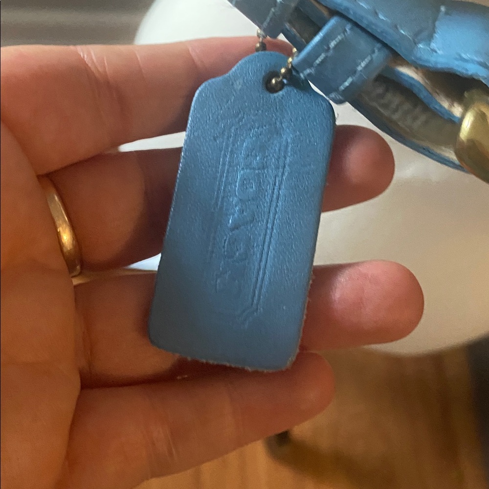 💙🤍😎 Elegant Vintage 90s Blue Leather coach Belt with Gold Buckle - Picture 14 of 16